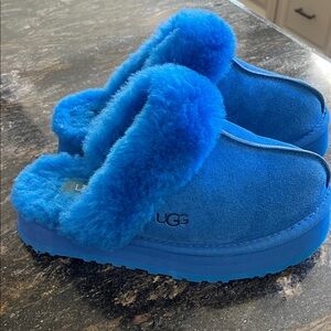UGG Kids Electric Blue Plush Shearling Clog Slippers